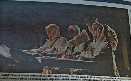 Zilais zārks, spogulis un klusie ciemiņi