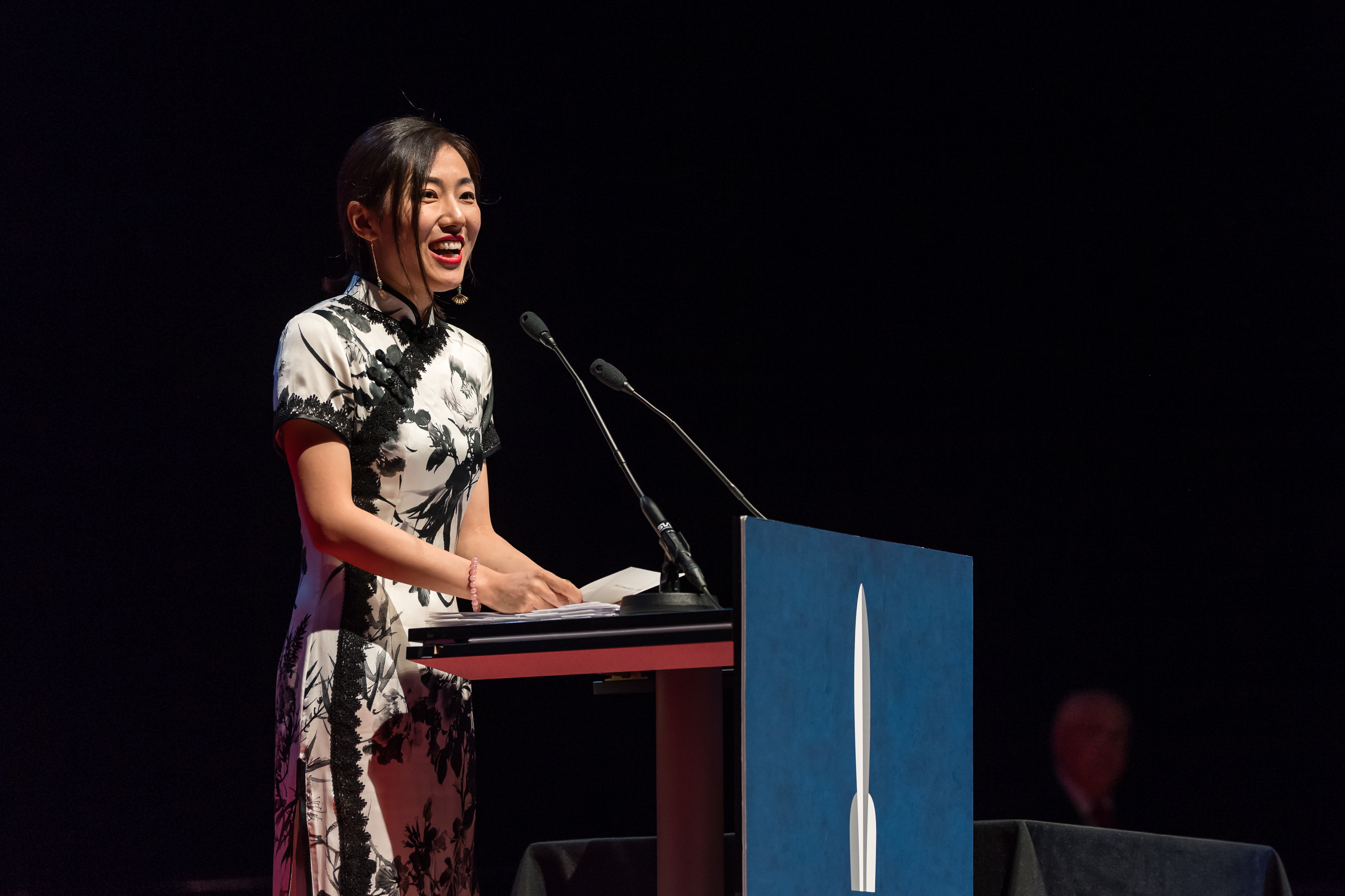 "Salauztās zvaigznes". Jaunākās ķīniešu fantastikas krājums.