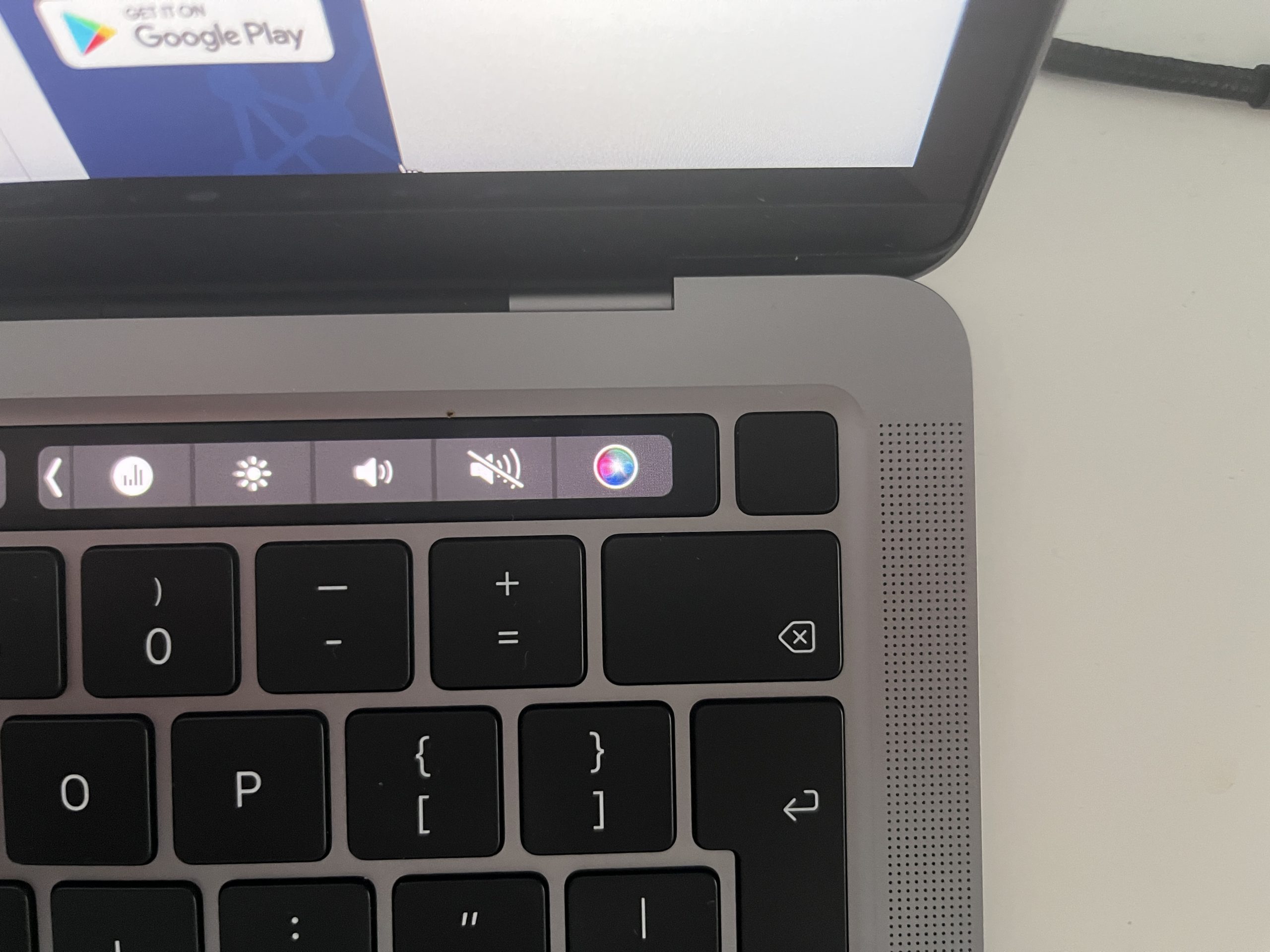 Apple MacBook Pro (M2) portatīvā datora apskats