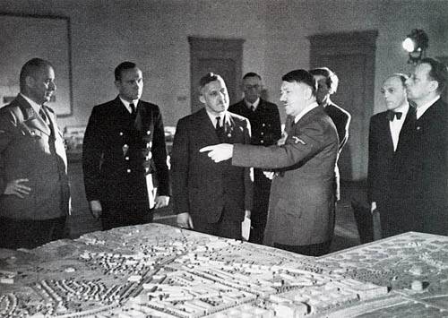 fīrera bunkurā notika sapulce kurā piedalījās Špērs, Bormanis un satiksmes ministrs Dorpmillers